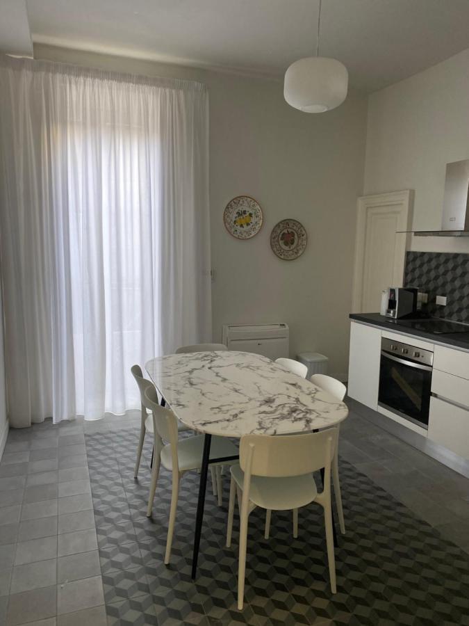 Domus Iole Appartamento Nel Centro Storico CTA Exteriör bild