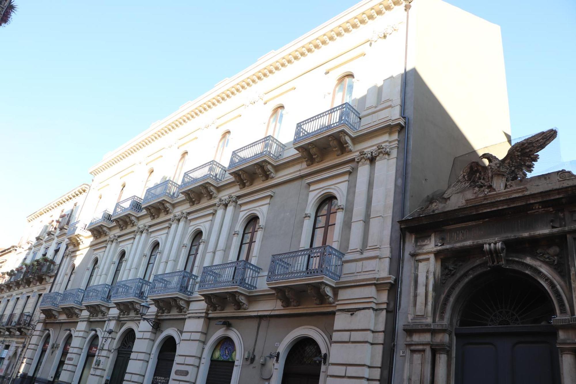 Domus Iole Appartamento Nel Centro Storico CTA Exteriör bild