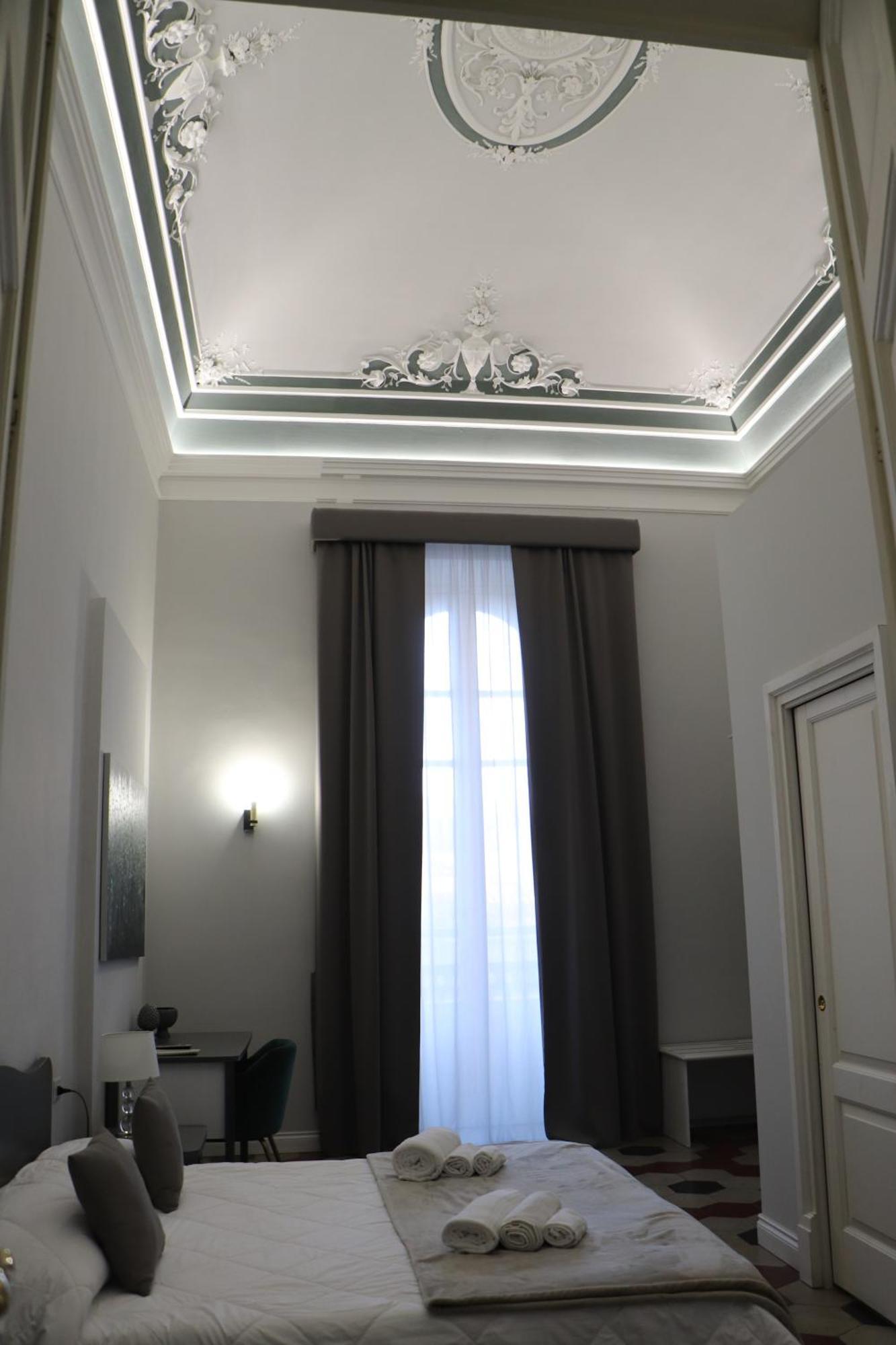 Domus Iole Appartamento Nel Centro Storico CTA Exteriör bild